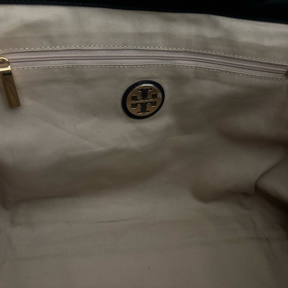 Tory Burch Black Large patent tote bag. Good condition, used only a few times. - Picture 3 of 8